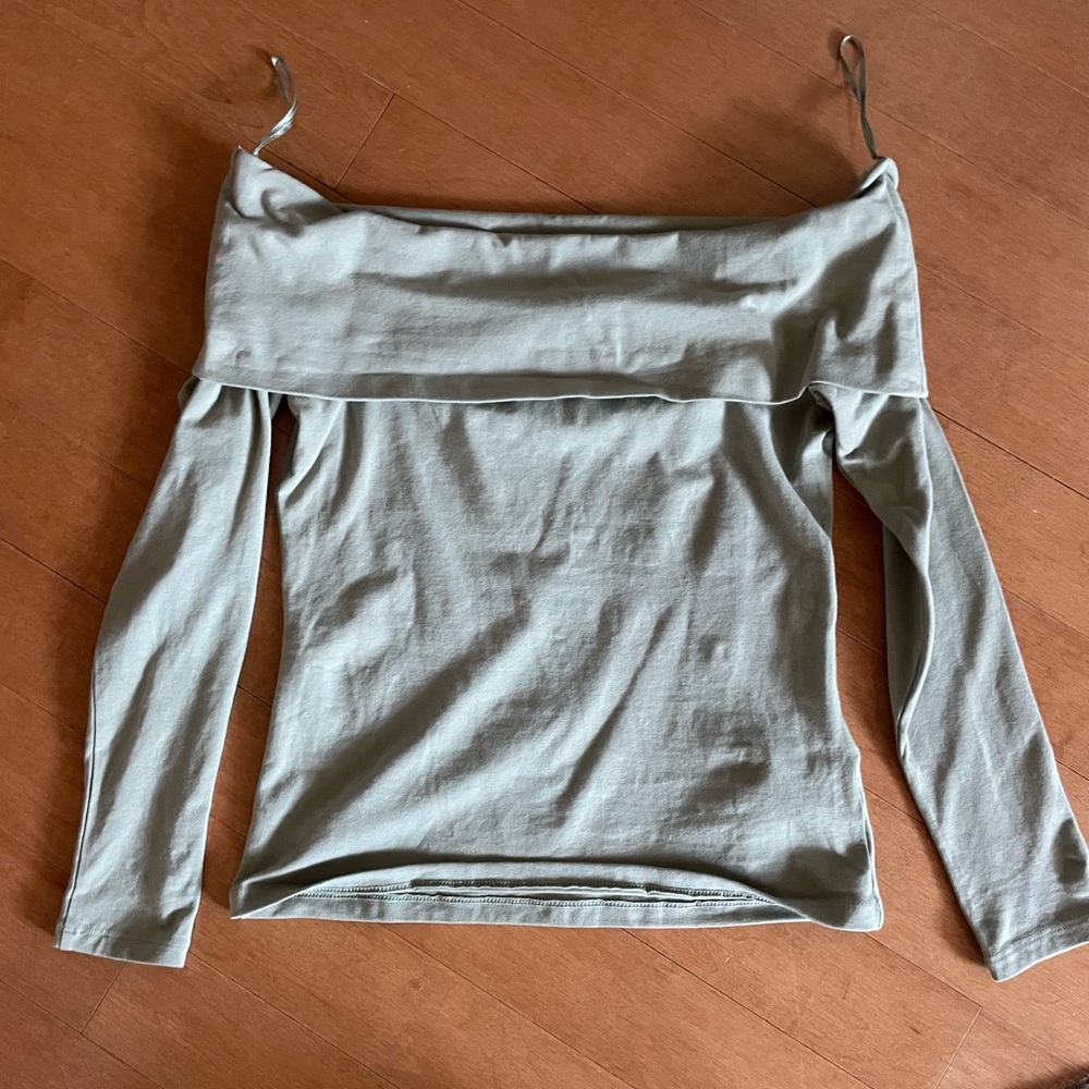 Abercrombie & Fitch Off the Shoulder Top